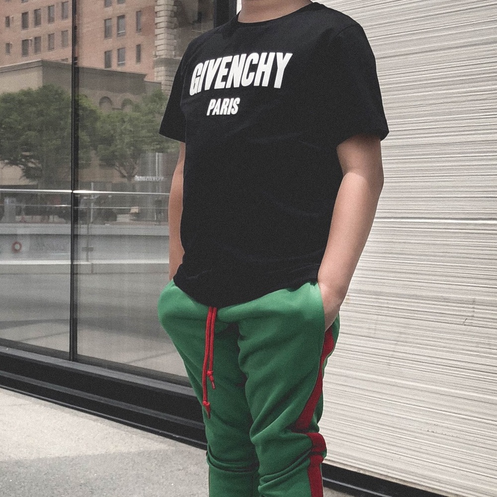 Kids Givenchy black logo T-Shirt size 10 (fits 7/8